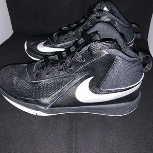 Boys Nike Basketball sneakers